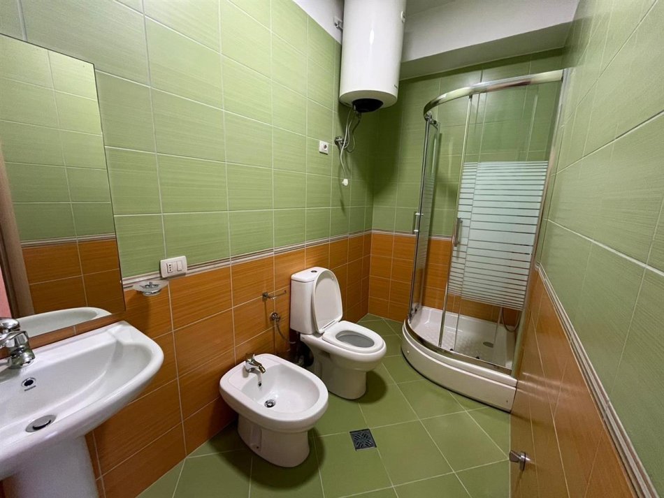 Tirane, shitet apartament 2+1+Ballkon , 112 m² 269.000 € (Komuna parisit)