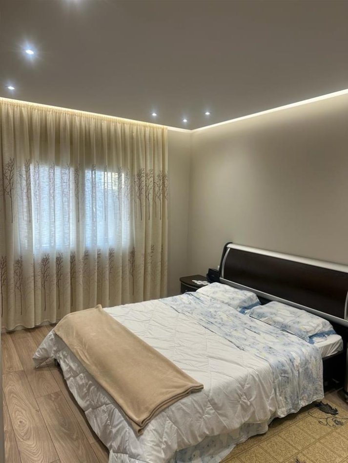 Tirane, shitet apartament 2+1+Ballkon , 112 m² 269.000 € (Komuna parisit)