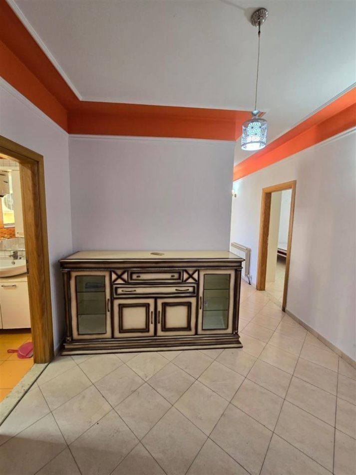 Tirane, shitet apartament 3+1 Kati 8, 142 m² 165.000 € (Astir)