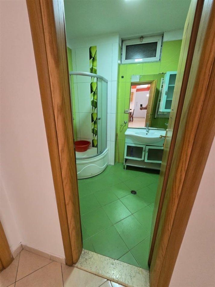 Tirane, shitet apartament 3+1 Kati 8, 142 m² 165.000 € (Astir)