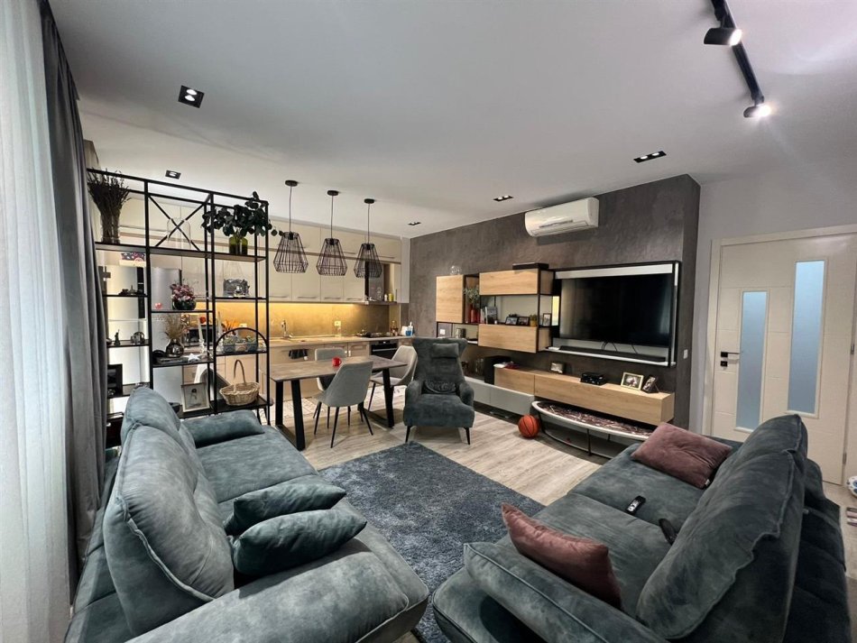 Tirane, jepet me qera apartament 2+1+Ballkon Kati 3, 106 m² 1.200 € (Liqeni i Thate)