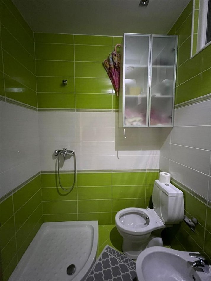 Tirane, jepet me qera apartament 2+1+Ballkon Kati 3, 106 m² 1.200 € (Liqeni i Thate)