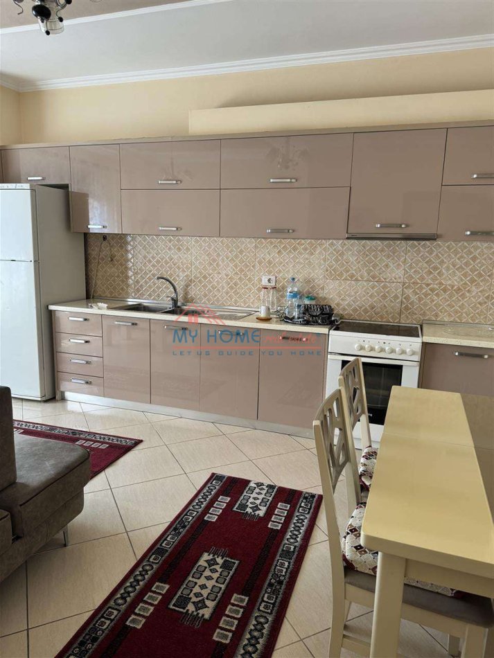 Tirane, shitet apartament 1+1 Kati 2, 89.000 € 