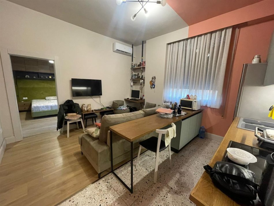 Tirane, shitet apartament Kati 3, 48 m² 123.000 € (Pazari Ri)