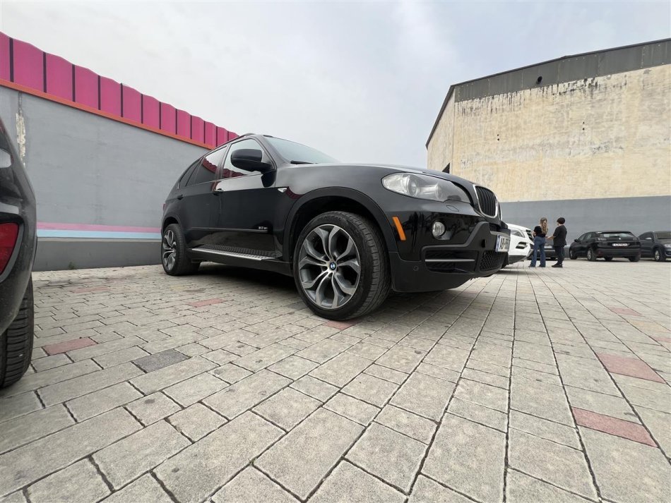 Tirane, shitet makine BMW X5 ne gjendje shume te mire!!! Okazion Benzin+Gaz, e zeze automatik Kondicioner 25 km
