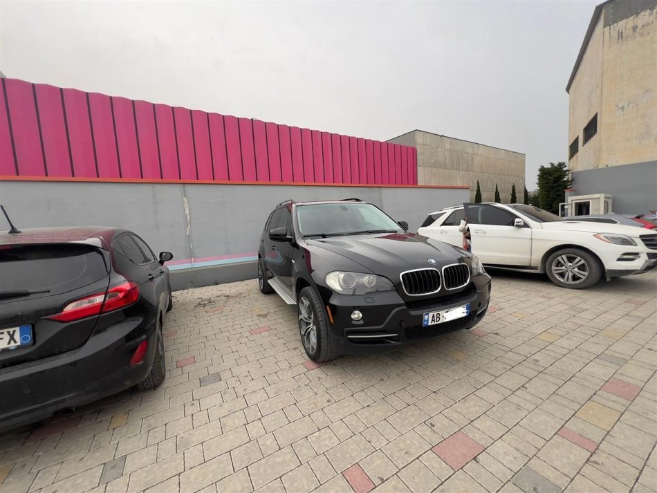 Tirane, shitet makine BMW X5 ne gjendje shume te mire!!! Okazion Benzin+Gaz, e zeze automatik Kondicioner 25 km