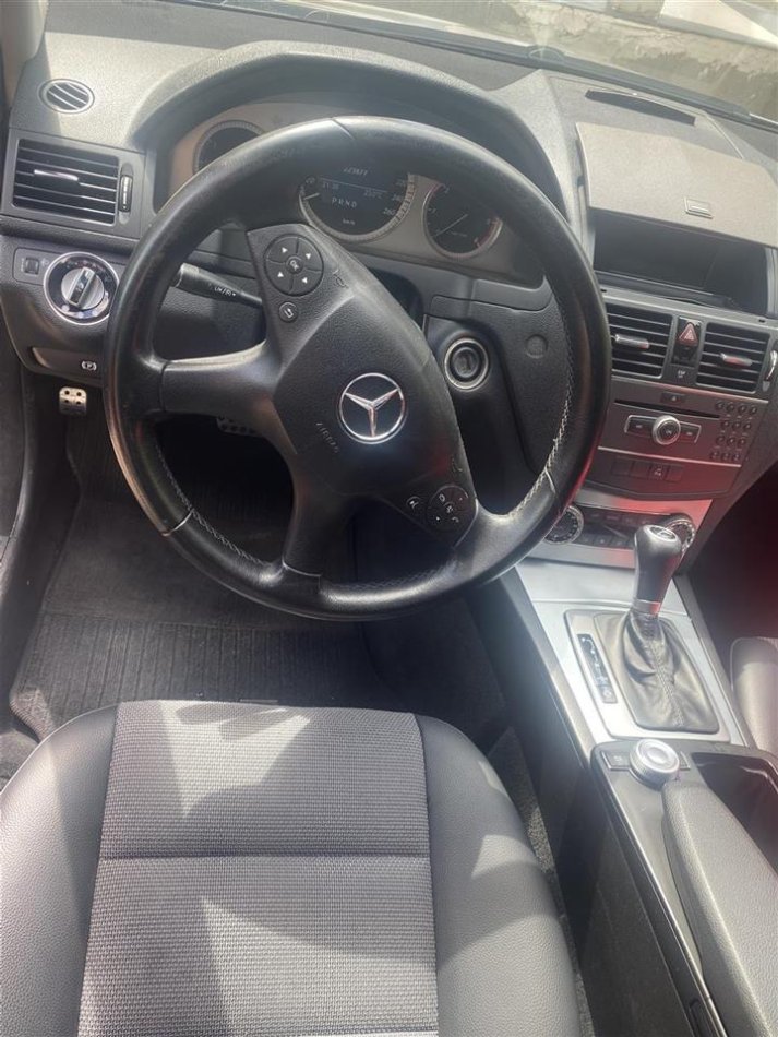Tirane, shes makine benc mercedez Nafte, gri metalizato automatik Klima 220.000 km 8000 €