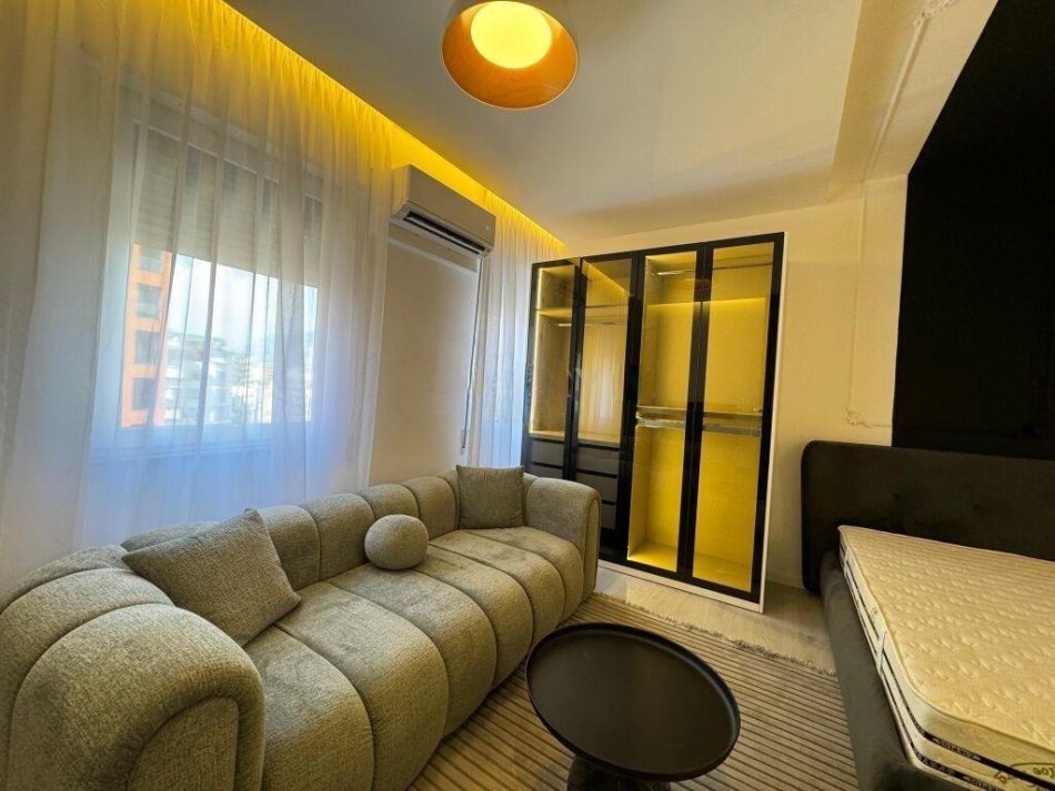 Tirane, shitet garsonier 1+1 Kati 2, 38 m² 115.000 € (Komuna Parisit)