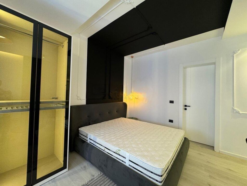 Tirane, shitet garsonier 1+1 Kati 2, 38 m² 115.000 € (Komuna Parisit)