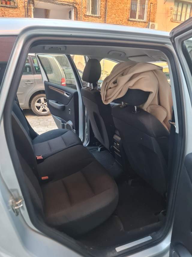 Tirane, shes makine Mercedes-Benz Viti 2005, 3.200 Euro