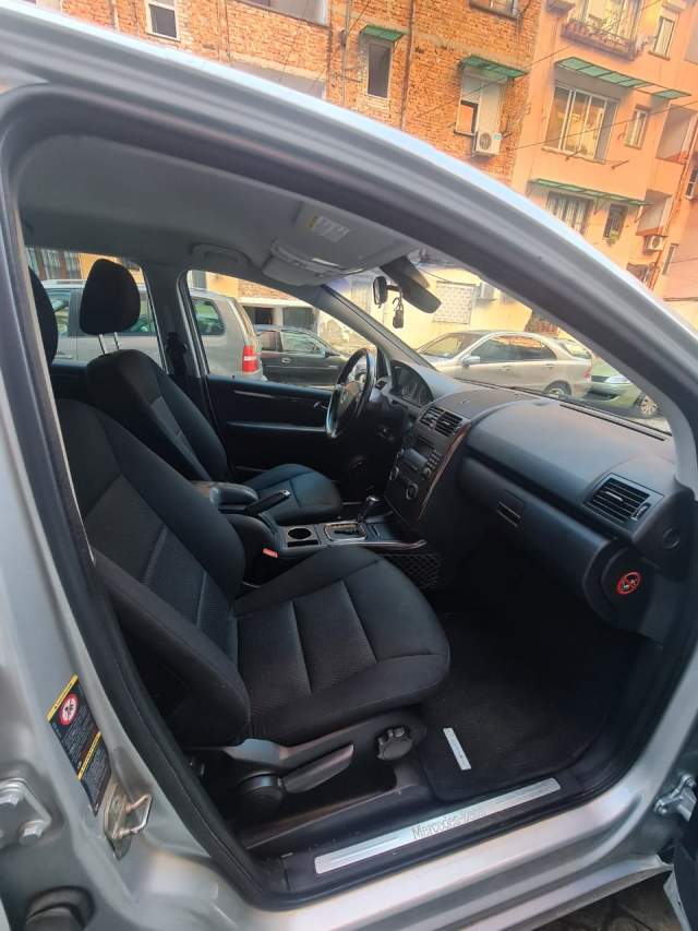 Tirane, shes makine Mercedes-Benz Viti 2005, 3.200 Euro