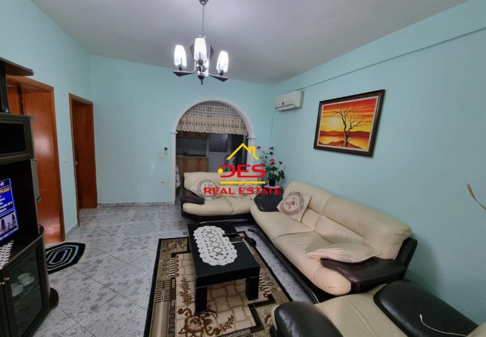 Vlore, shitet shtepi 2+1 Kati 0, 100 m² 110,000 € (Rruga Janaq Kilica)