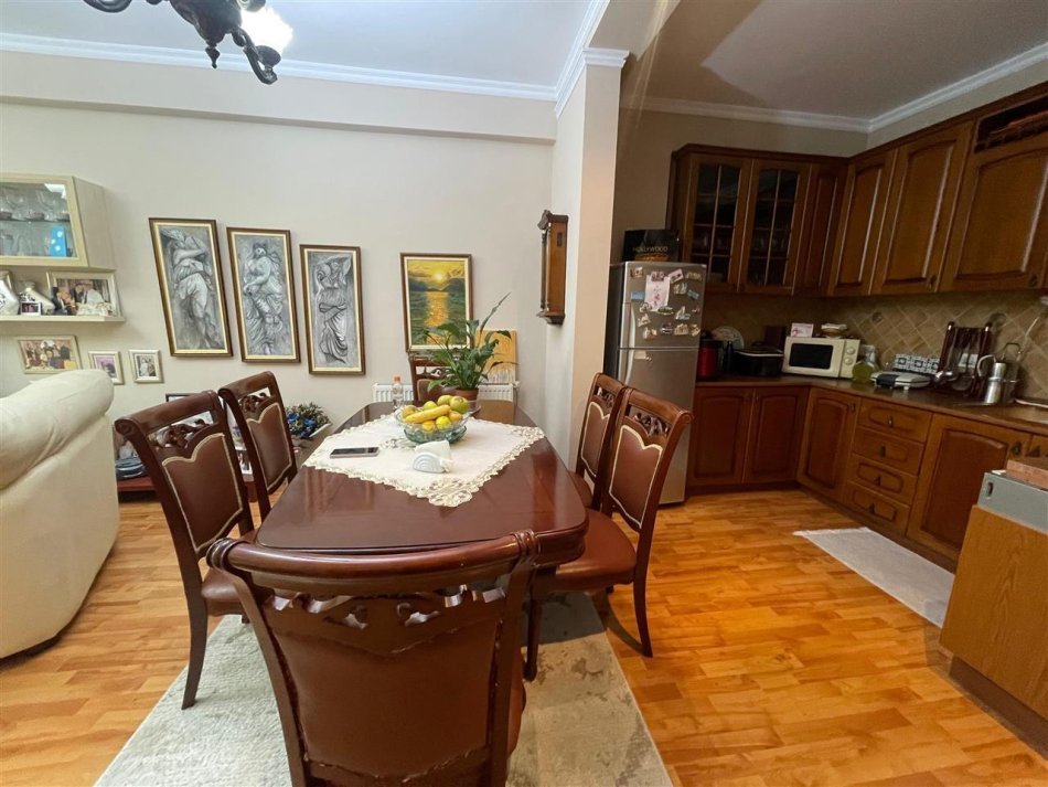 Tirane, shitet apartament 2+1+Ballkon Kati 4, 119 m² 265.000 € (Komuna e Parisit)