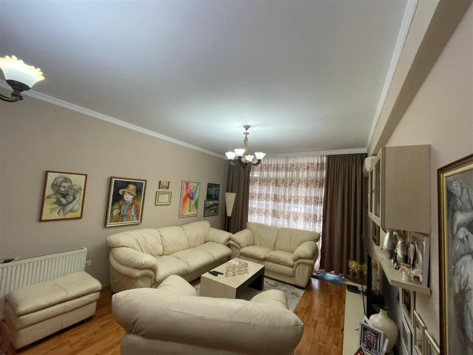 Tirane, shitet apartament 2+1+Ballkon Kati 4, 119 m² 265.000 € (Komuna e Parisit)