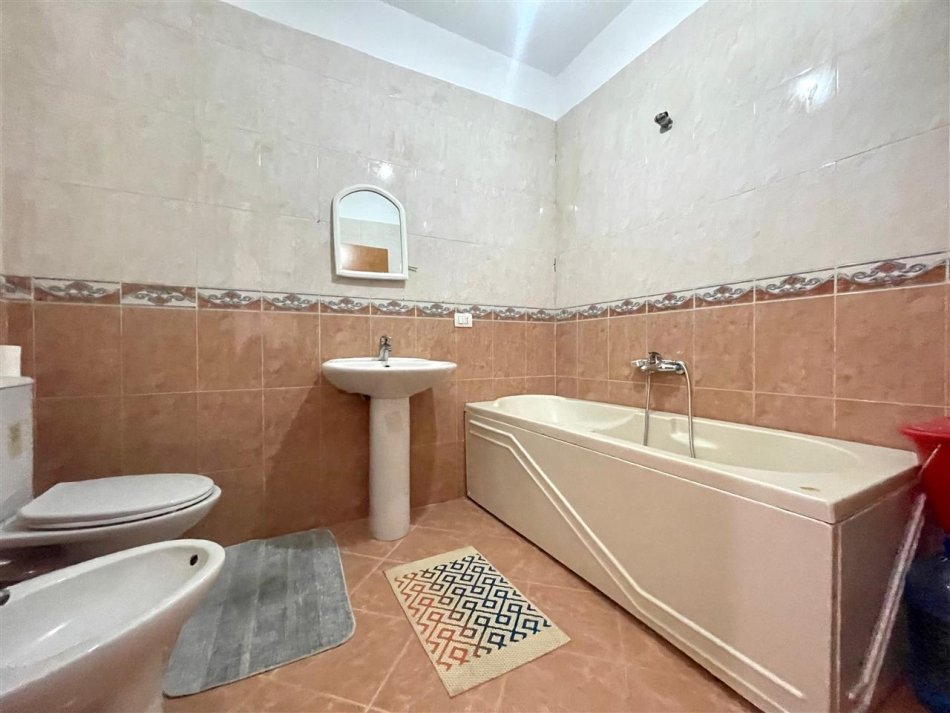 Tirane, shitet apartament 2+1+Ballkon Kati 4, 116 m² 210.000 € (Stacioni)
