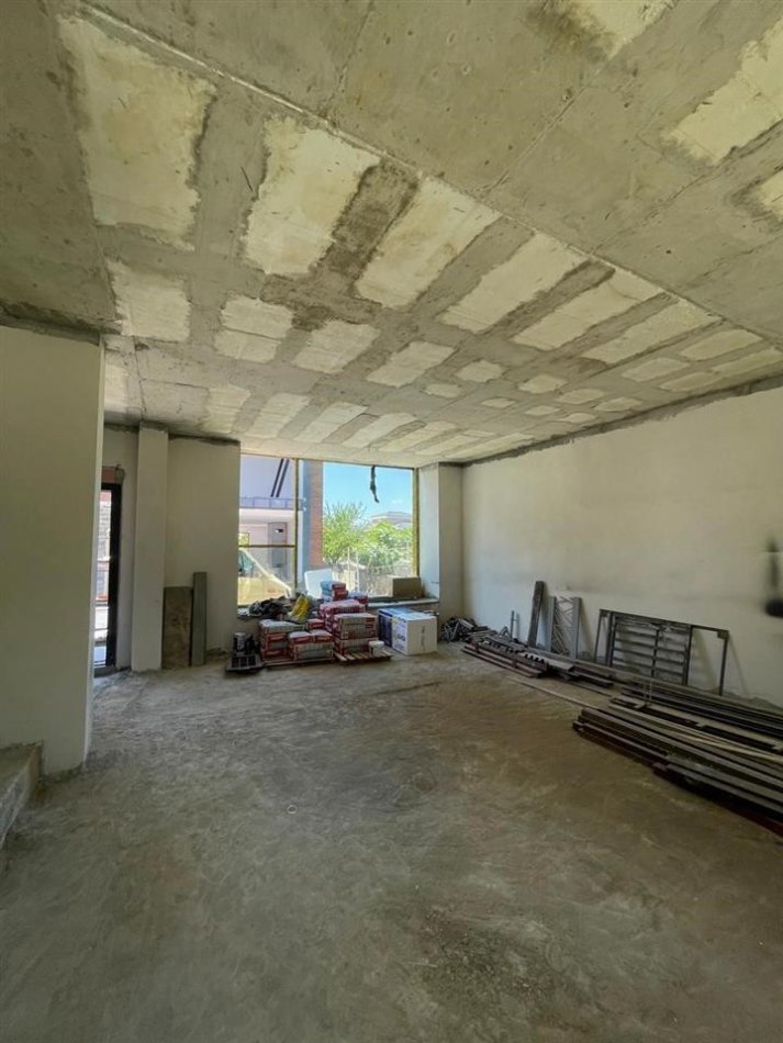 Tirane, shitet Vile 3 Katshe Kati 3, 313 m² 450.000 € (Sauk)