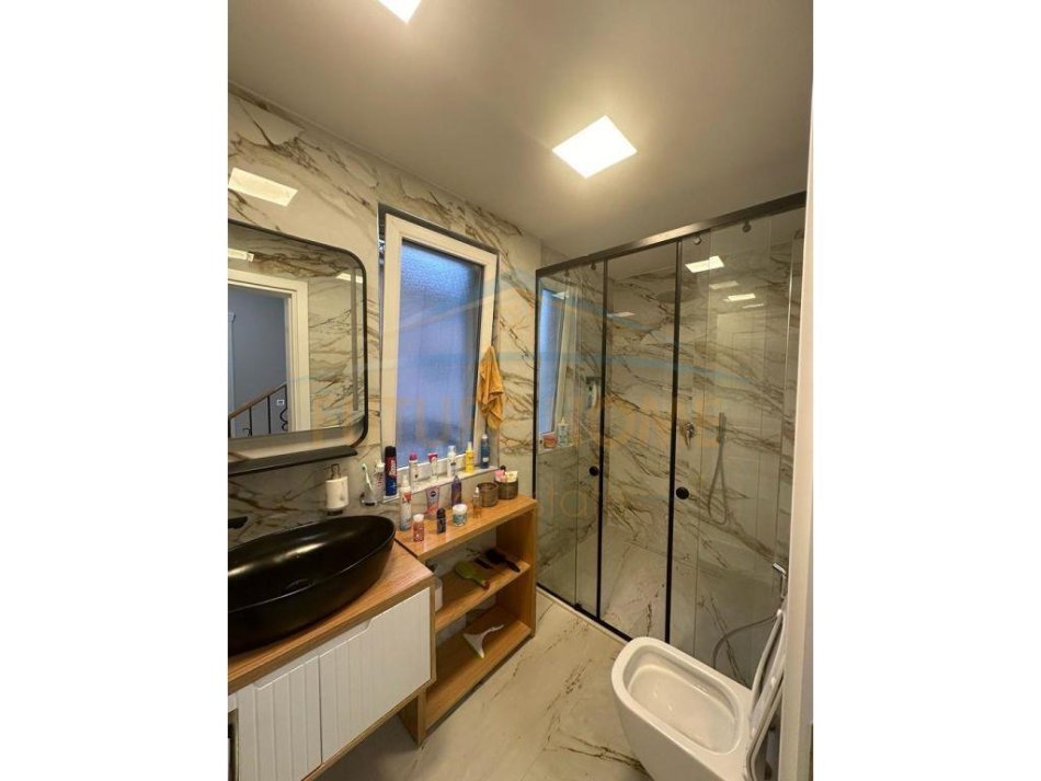 Durres, shitet Vile 3+1, Kati 3, 140 m² 350,000 € (Qerret)