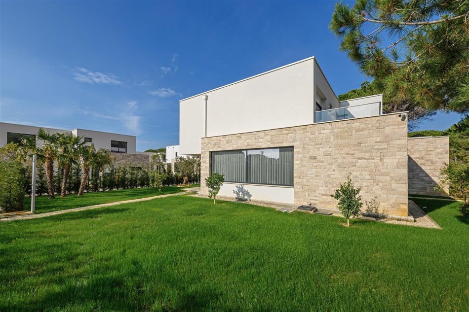 Durres, shitet Vile 4+1 Kati 3, 246 m² 890.000 € (San Pietro)