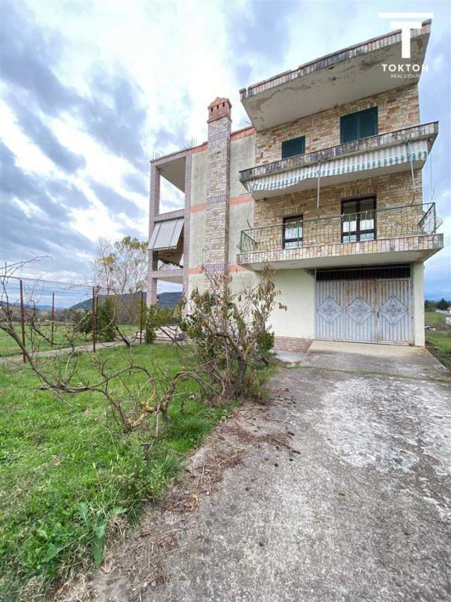 Tirane, shitet shtepi Kati 3, 528 m² 255.000 Euro (Peze), TT 377
