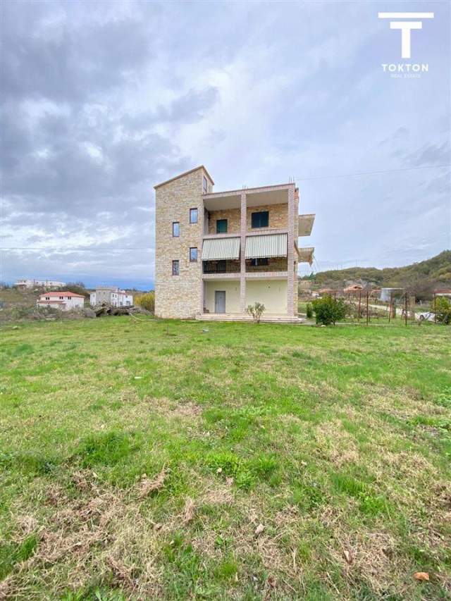 Tirane, shitet shtepi Kati 3, 528 m² 255.000 Euro (Peze), TT 377