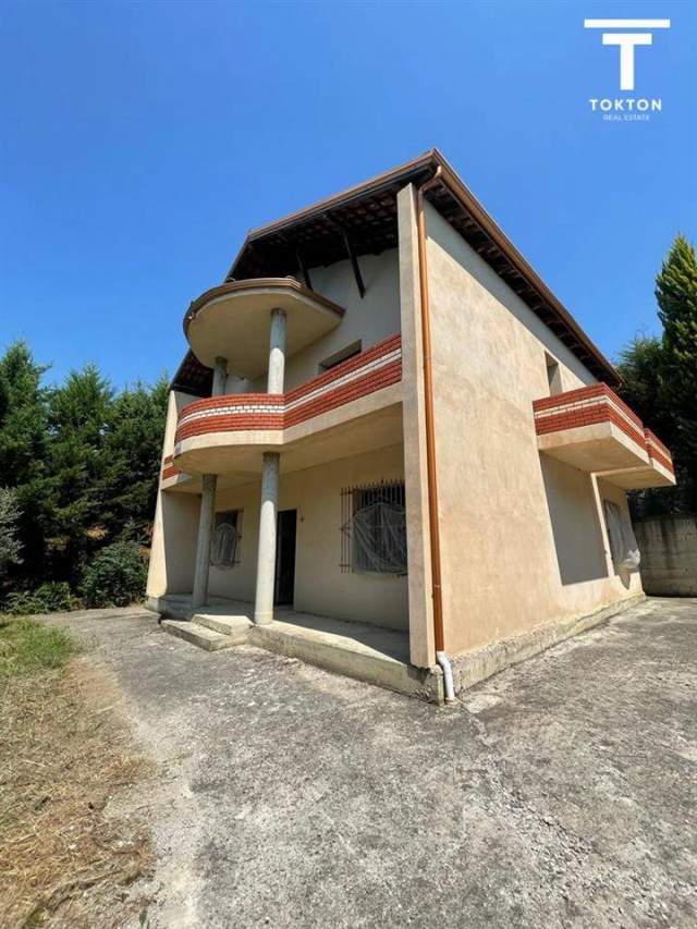 Tirane, shitet Vile 400 m² 130.000 Euro (Peze) TT 216
