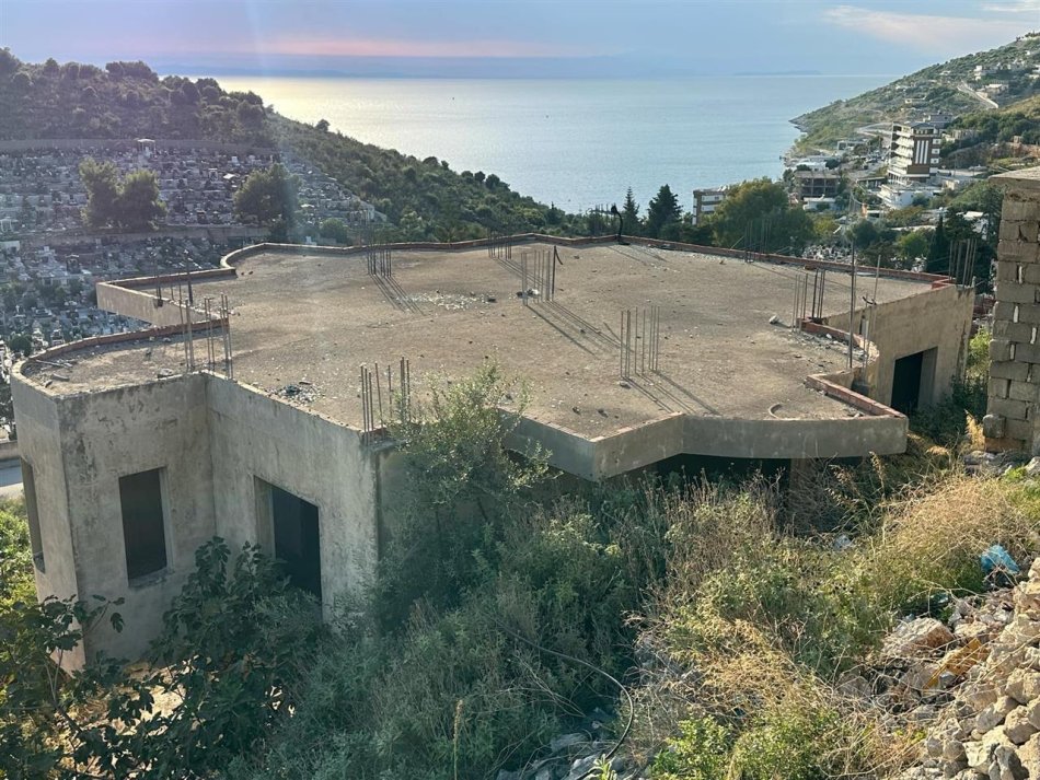 Sarande, shitet Vile 2 Katshe Kati 2, 364 m² 150.000 € (rruga idriz alidhima)