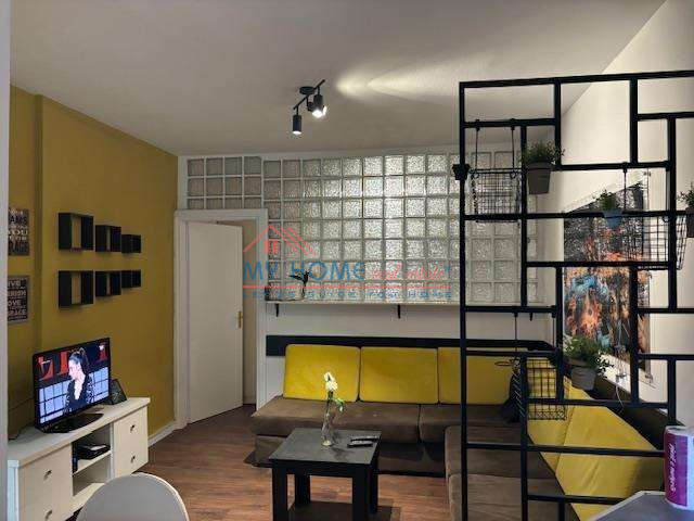 Tirane, shitet apartament 1+1 Kati 1, 