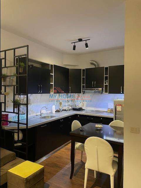 Tirane, shitet apartament 1+1 Kati 1, 