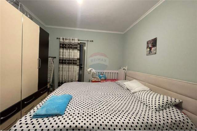 Tirane, jepet me qera apartament 2+1 Kati 7, 84 m² 500 Euro (Shkolla e Bashkuar)