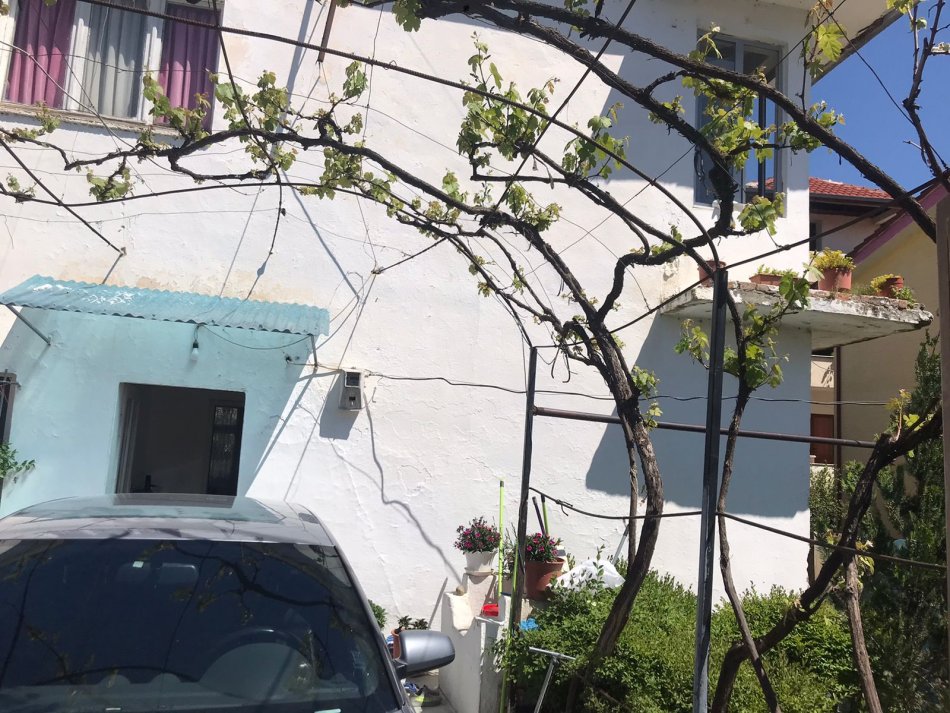 Tirane, shitet shtepi 2 Katshe Kati 2, 175 m² 119.000 € (ne Babrru Tirane.)