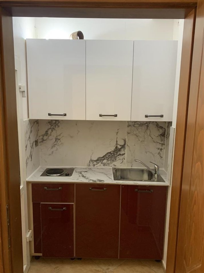 Tirane, jepet me qera shtepi 1+1 Kati 2, 30 m² 200 € (Rruga Bylis)