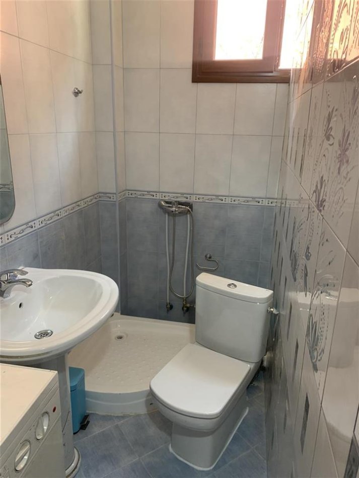 Tirane, jepet me qera shtepi 1+1 Kati 2, 30 m² 200 € (Rruga Bylis)