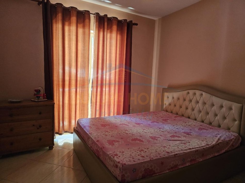 0683487469 Tirane, jepet me qera apartament 3+1+Ballkon Kati 1, 145 m² 600 € (Xhamia e Tabakeve)