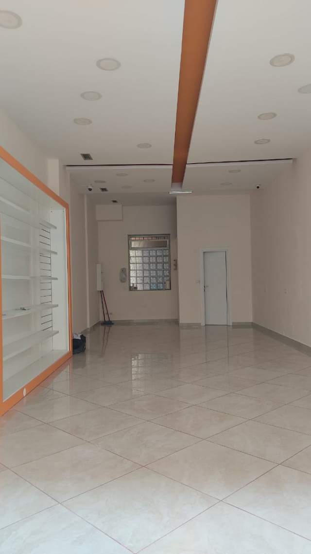 Tirane, jepet me qera dyqan Kati 0, 55 m² 700 Euro (Siri Kodra)