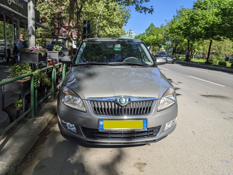Tirane, shitet makine Skoda Fabia Benzin, bezhë manuale Kondicioner 100.000 km 4.300 €