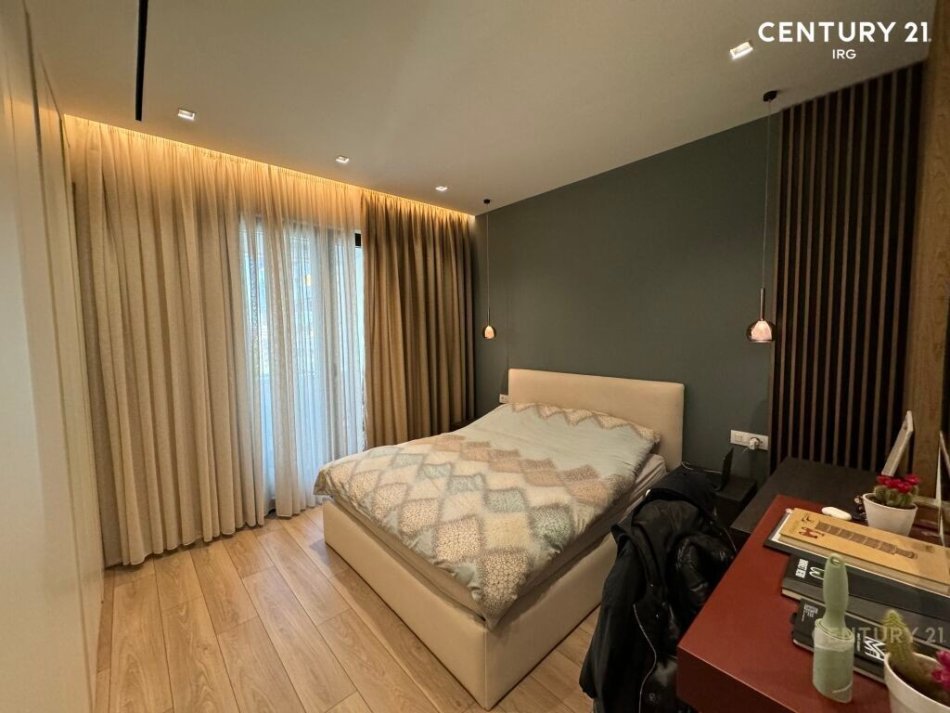 Tirane, shitet apartament 2+1+Ballkon , 85 m² 250.000 € (Kompleksi Square 21, Rruga e Kavajës)