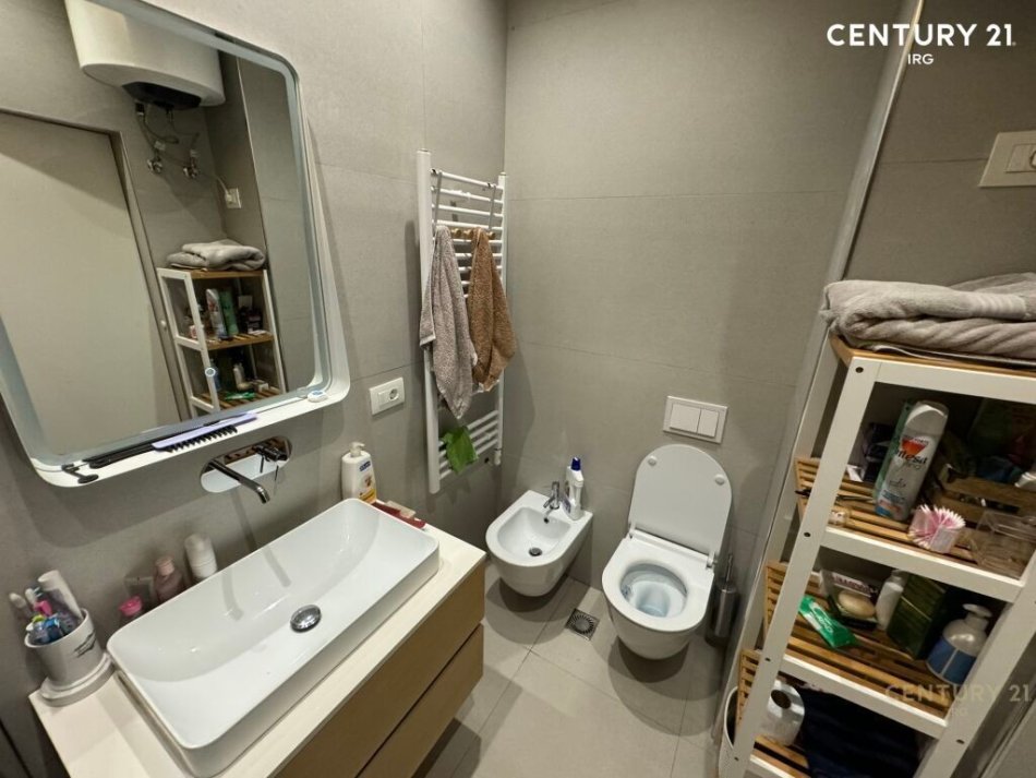 Tirane, shitet apartament 2+1+Ballkon , 85 m² 250.000 € (Kompleksi Square 21, Rruga e Kavajës)