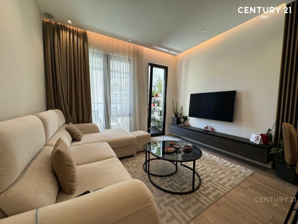Tirane, shitet apartament 2+1+Ballkon , 85 m² 250.000 € (Kompleksi Square 21, Rruga e Kavajës)