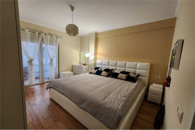 Tirane, jepet me qera apartament 1+1+BLK Kati 5, 73 m² 400 Euro (Kapiten Mir Zoti)