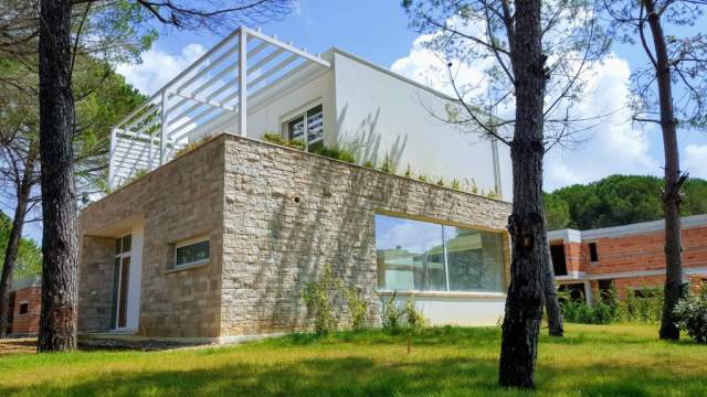 Gjiri Lalezit, shitet apartament 1+1+A+BLK Kati 3, 76 m² 144.400 Euro (Gjiri i Lalzit)