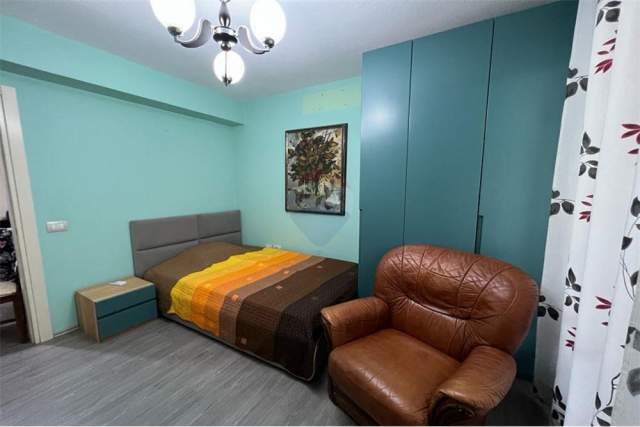 Tirane, jepet me qera apartament 3+1 Kati 2, 140 m² 850 Euro (Rruga Sulejman Delvina)