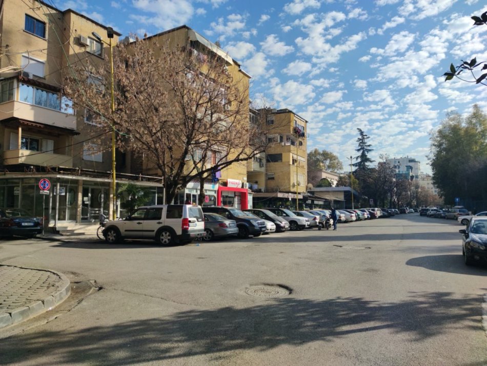 Tirane, shitet dyqan Kati 0, 67 m² 525.000 € (Stadiumit dinamo)