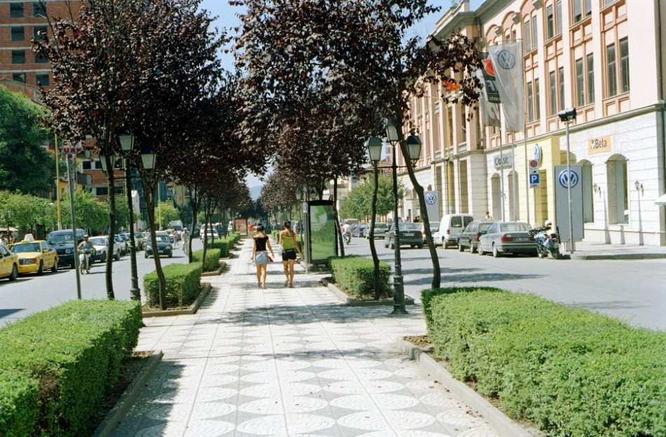 Ambient Komercial Per Qira Tek Rruga E “Kavajes”