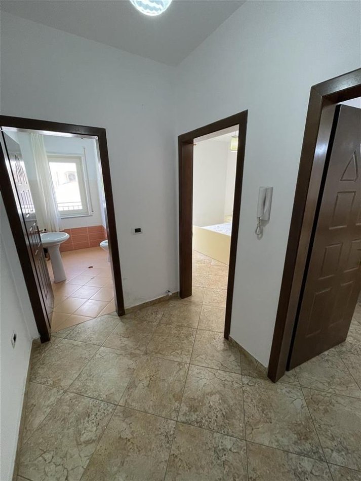 Durres, shitet apartament 1+1 Kati 2, 81 m² 76.000 € (Rruga Rrota e Kuqe)