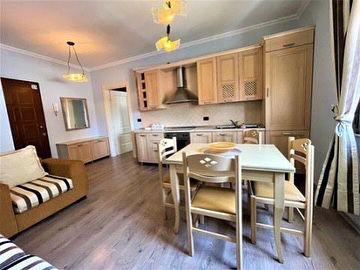 Tirane, jepet me qera apartament 1+1+A+BLK Kati 10, 55 m² 400 Euro (qender)
