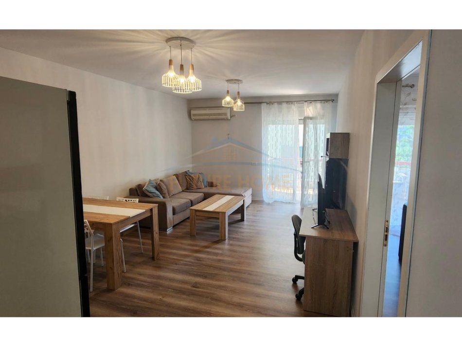 0683487469 Tirane, jepet me qera apartament 2+1+Ballkon Kati 4, 100 m² 850 € (Liqeni i Thate)