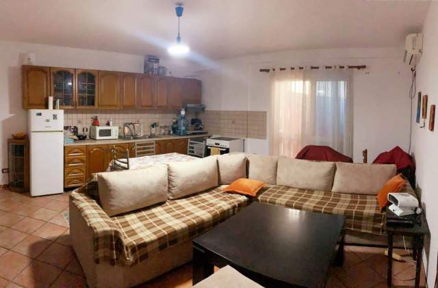 Tirane, jepet me qera apartament 3+1+BLK Kati 3, 111 m² 45.000 Leke (Naim Frasheri)