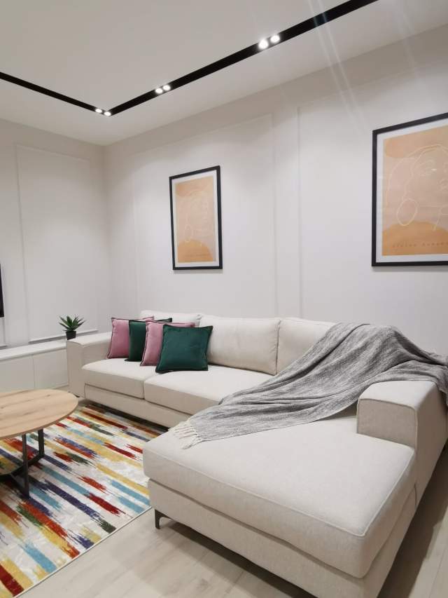 Tirane, jepet me qera apartament 2+1+BLK 75 m² 900 Euro (TEG)