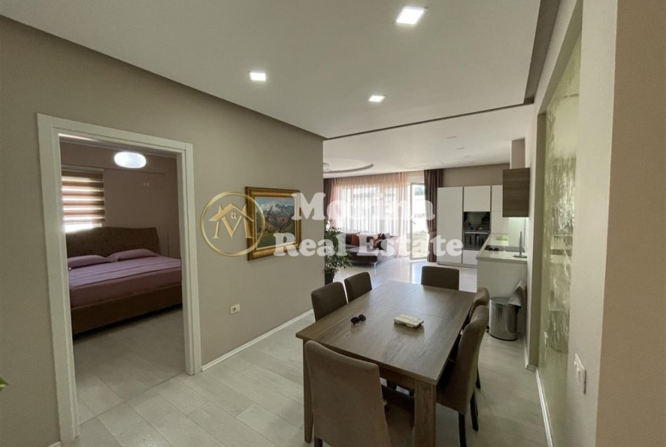 Tirane, jepet me qera apartament 3+1 Kati 2, 187 m² 1.300 € (Liqeni i Thate)