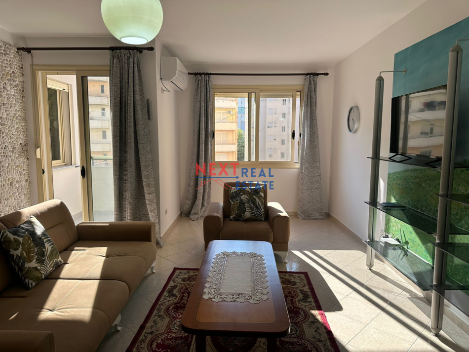 Vlore, jepet me qera apartament 2+1+Aneks+Ballkon Kati 4, 110 m² 500 € (GJERGJ ARANITI)